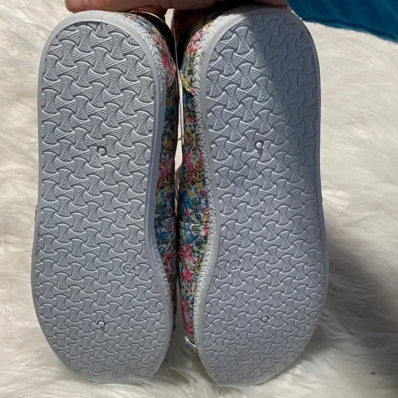 2 for $12 from my closet-Bella Canvas Women's Floral Slip-On Sneakers - Picture 4 of 4